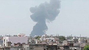 Hindistan'da 244 kişiyi taşıyan yolcu uçağı düştü