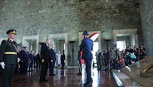 Erdoğan başkanlığındaki devlet erkanı Anıtkabir'i ziyaret etti