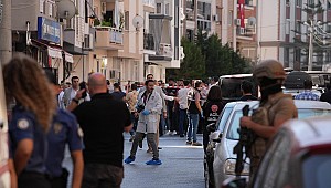 İzmir'de polis karakoluna düzenlenen silahlı saldırıda 2 polis şehit oldu, 2'si polis 3 kişi yaralandı