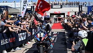 Razgatlıoğlu Superbike İspanya ayağının ilk yarışını kazandı
