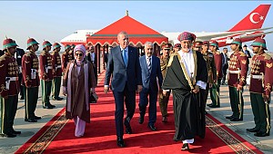 Cumhurbaşkanı Recep Tayyip Erdoğan, Umman'da resmi törenle karşılandı