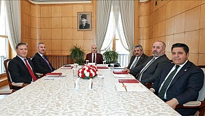 Kurtulmuş'un Milli Dayanışma, Kardeşlik ve Demokrasi Komisyonu üyelerini kabulü