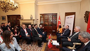 Bakan Bolat, Paris'te Türk iş insanlarıyla görüştü