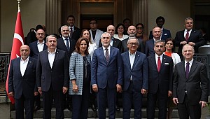Çalışma ve Sosyal Güvenlik Bakanı Vedat Işıkhan, işçi, işveren ve memur temsilcileriyle Cenevre'de bir araya geldi